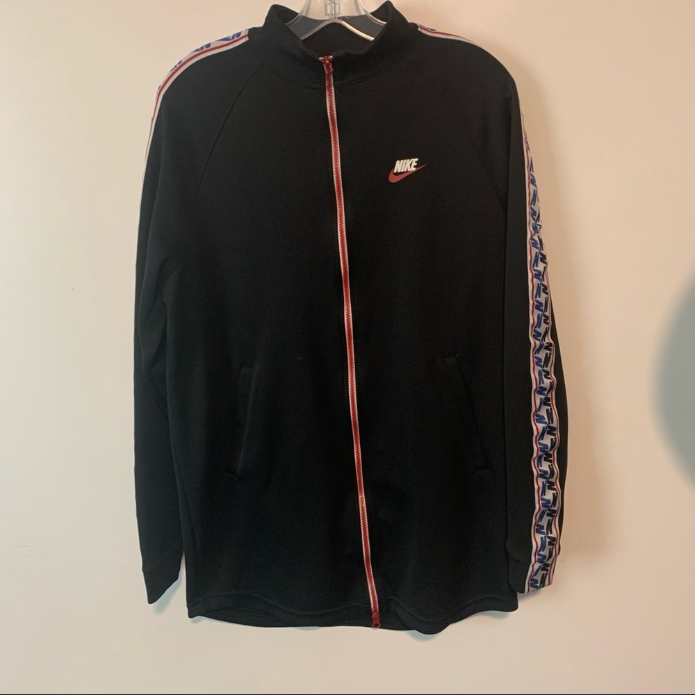 LONG SLEEVE NIKE JACKET MEDIUM